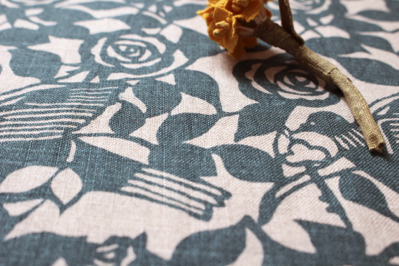 LINNETリネンプリント 薔薇と鳩 フラックス×グリーン